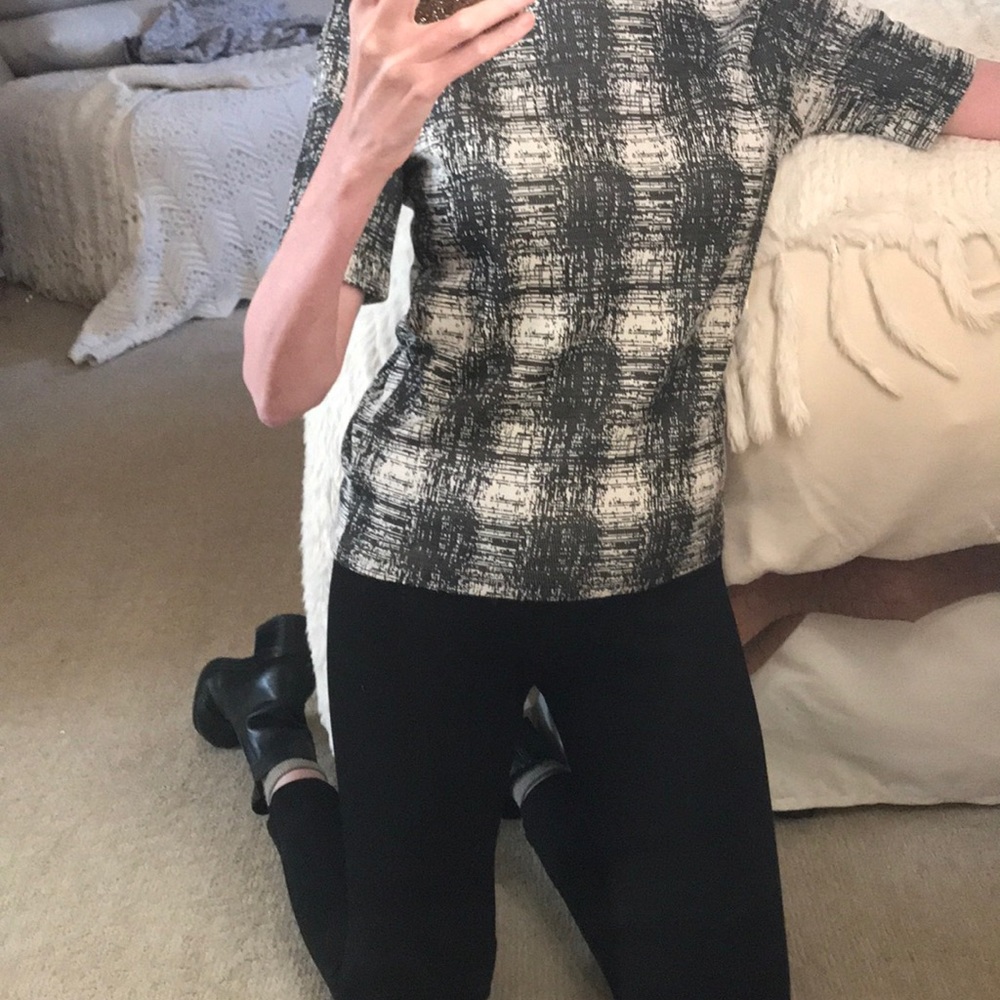 Short sleeved top